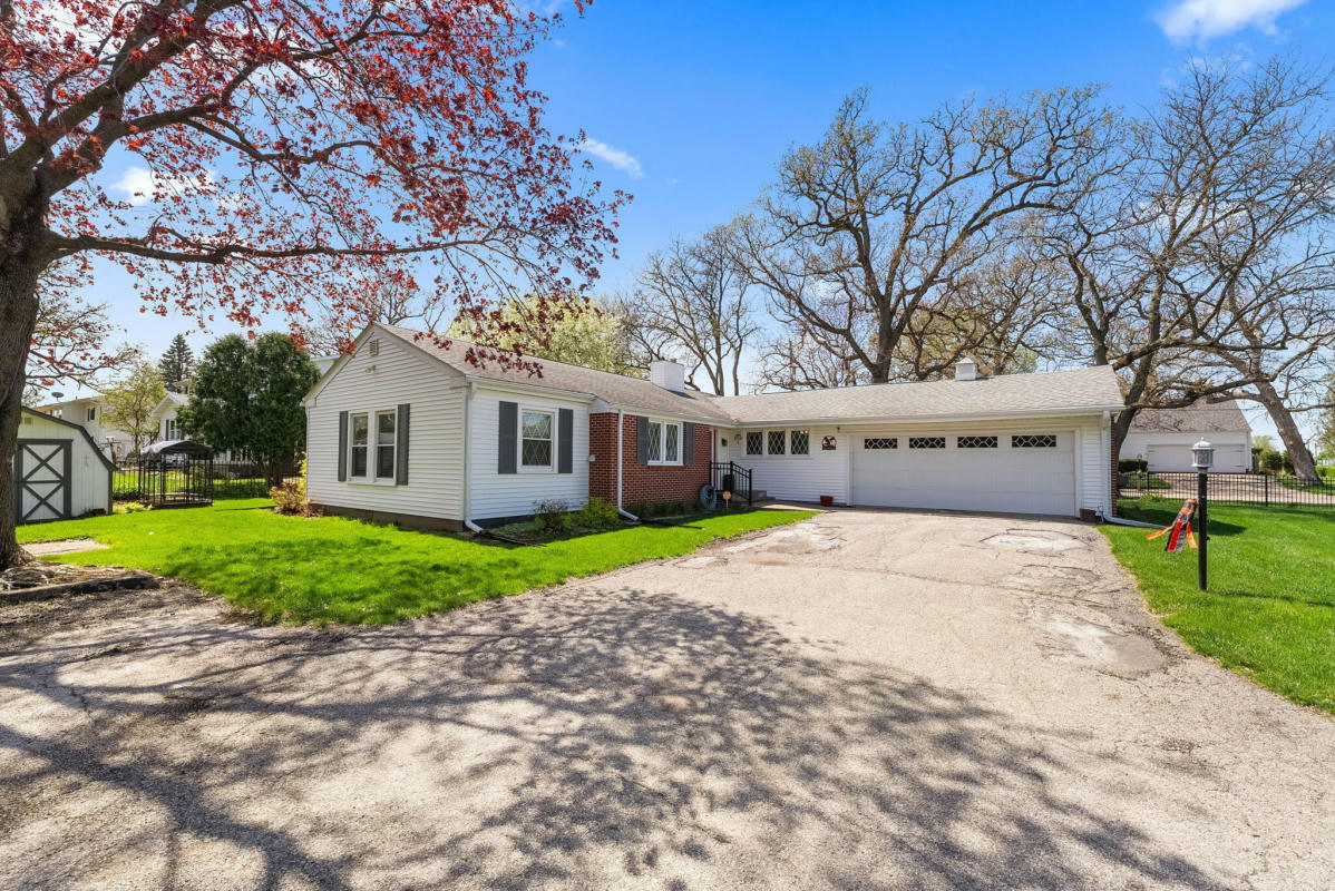 3228 MULBERRY AVE, MUSCATINE, IA 52761, photo 1 of 25
