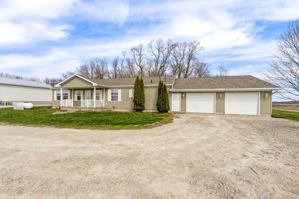 1607 N MULBERRY RD, MUSCATINE, IA 52761, photo 1 of 35