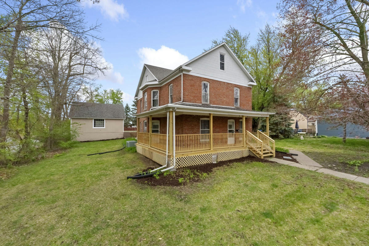 110 W 11TH ST, MUSCATINE, IA 52761, photo 1 of 32