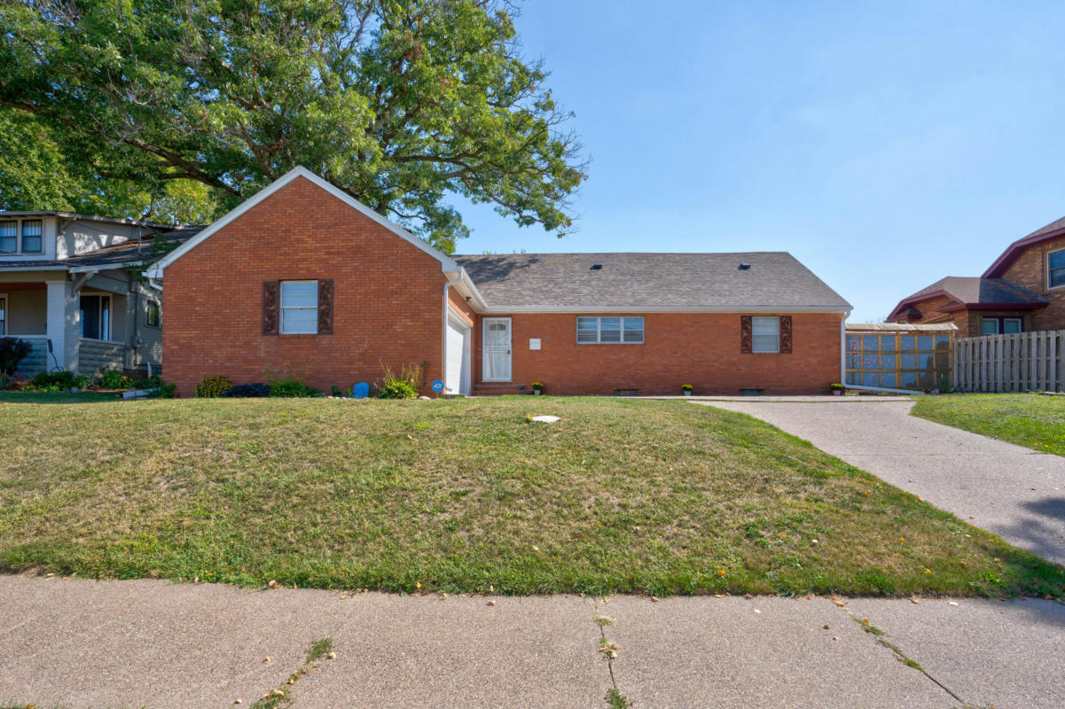401 FAIRVIEW AVE, MUSCATINE, IA 52761, photo 1 of 49